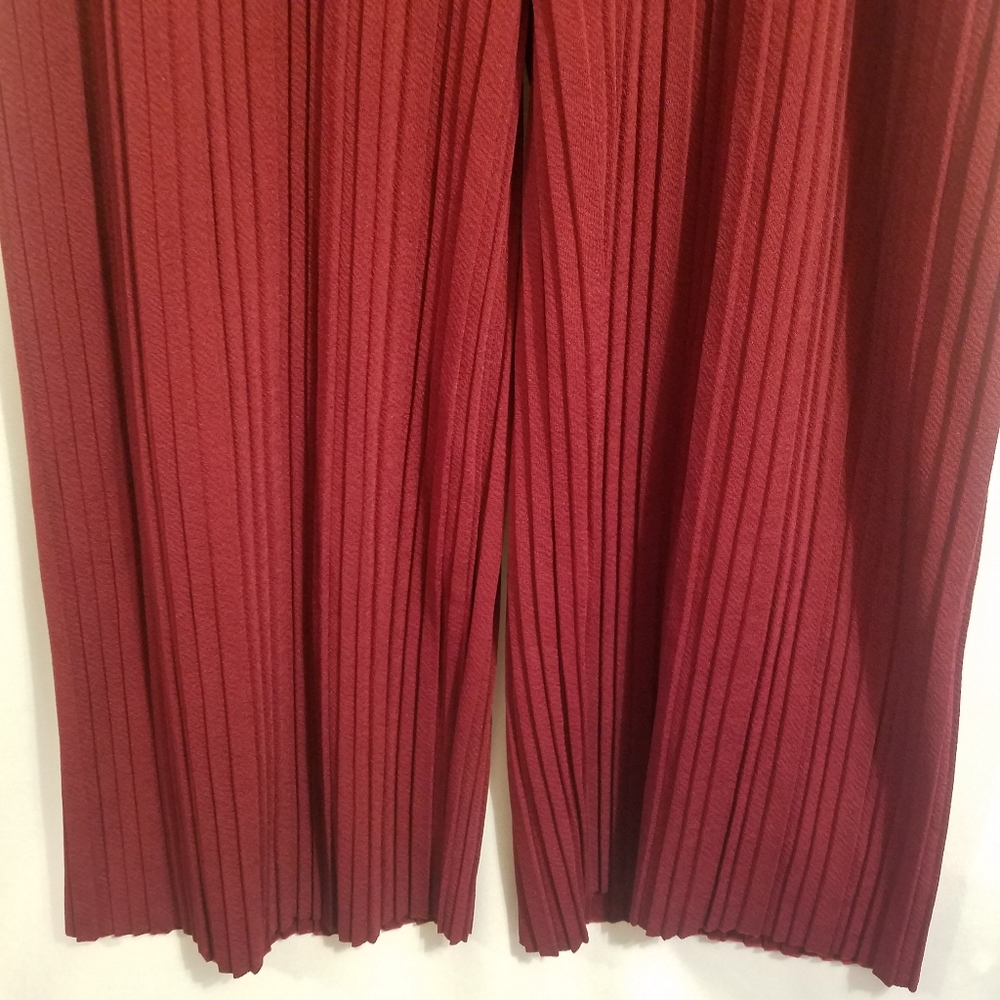 🔴SOLD🔴Accordion Pleat Wide Leg Cropped Pants - Picture 6 of 8